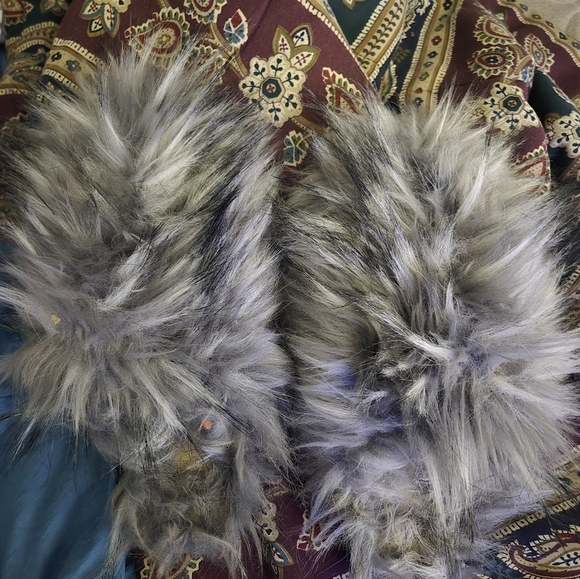 Multi Color Slippers Size Large - Picture 10 of 16